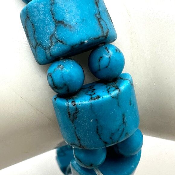 Dyed howlite stretchy bracelet - Picture 8 of 9